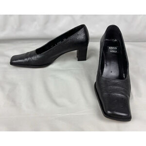 Coca by Maraolo Leather Ostrich Textured Pumps Black Size 6.5-7 (37 EU) Italy